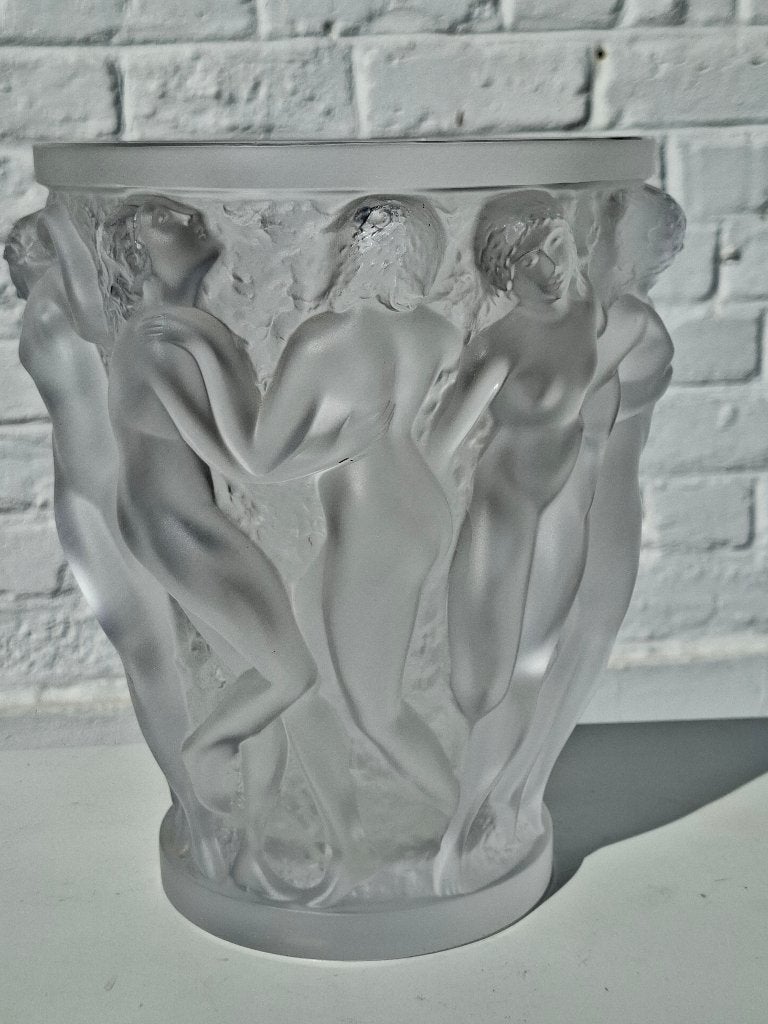 Rare vase Lalique France modèle Bacchantes. (6,2 kg) Signé, Antiquités & Art, Enlèvement