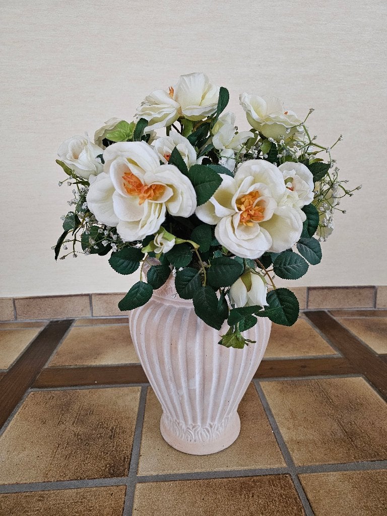 Decoratieve vaas met realistische wit-gele kunstrozen, Maison & Meubles, Accessoires pour la Maison | Vases, Autres couleurs, Avec décoration incluse
