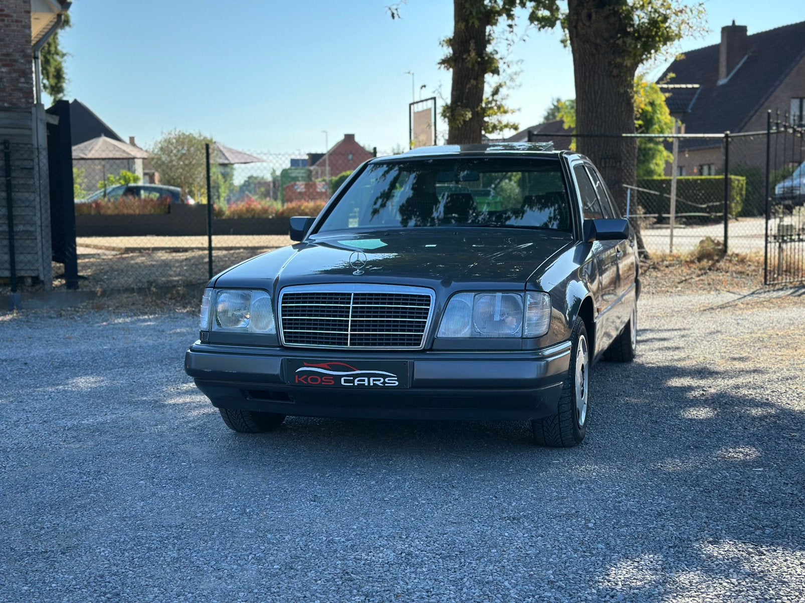 Mercedes E200 Diesel/1995/Oldtimer/W124/Facelift/Gekeurd, Auto's, Mercedes-Benz, Dealer onderhouden, Zwart, 4 cilinders, Bedrijf
