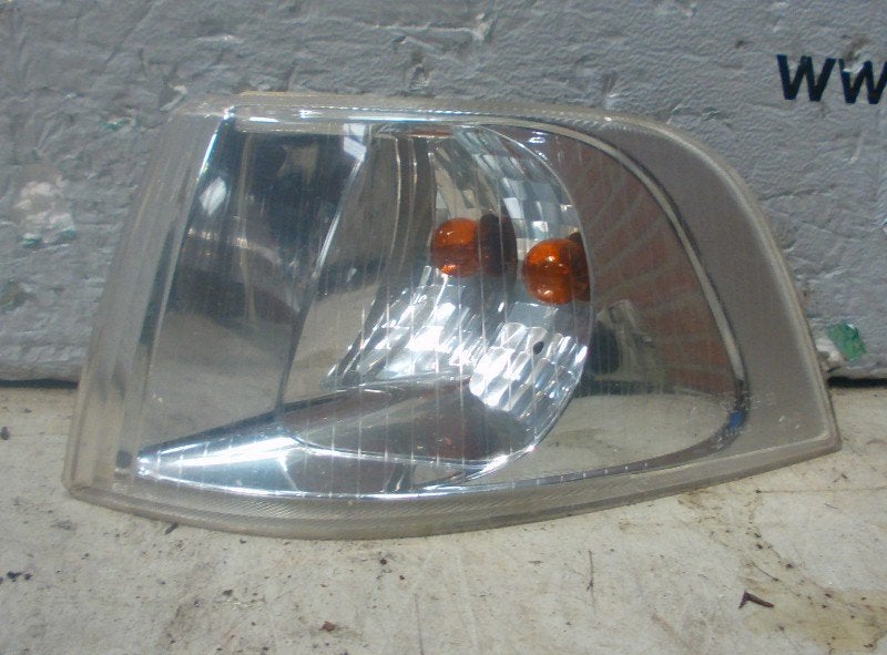 CLIGNOTANT GAUCHE Volvo V40 (VW) (01-1995/06-2004), Info@volvocars.com, Volvo Car Germany GmbH, Siegburger Straße 229
50679  Köln, DE