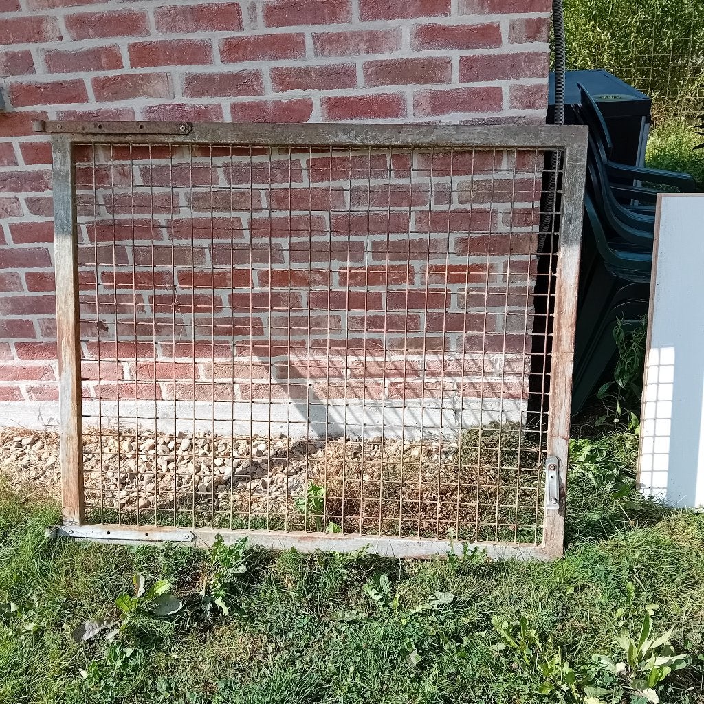 Porte métallique 132 sur 110, Huis en Inrichting, Woonaccessoires | Krantenbakken en Lectuurbakken, Overige typen, Ophalen, Gebruikt