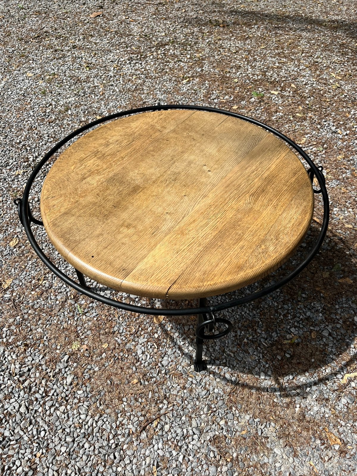 Table basse de salon en chêne massif et fer forgé, Maison & Meubles, Tables | Tables de salon, Rond, Comme neuf, Enlèvement, Chêne