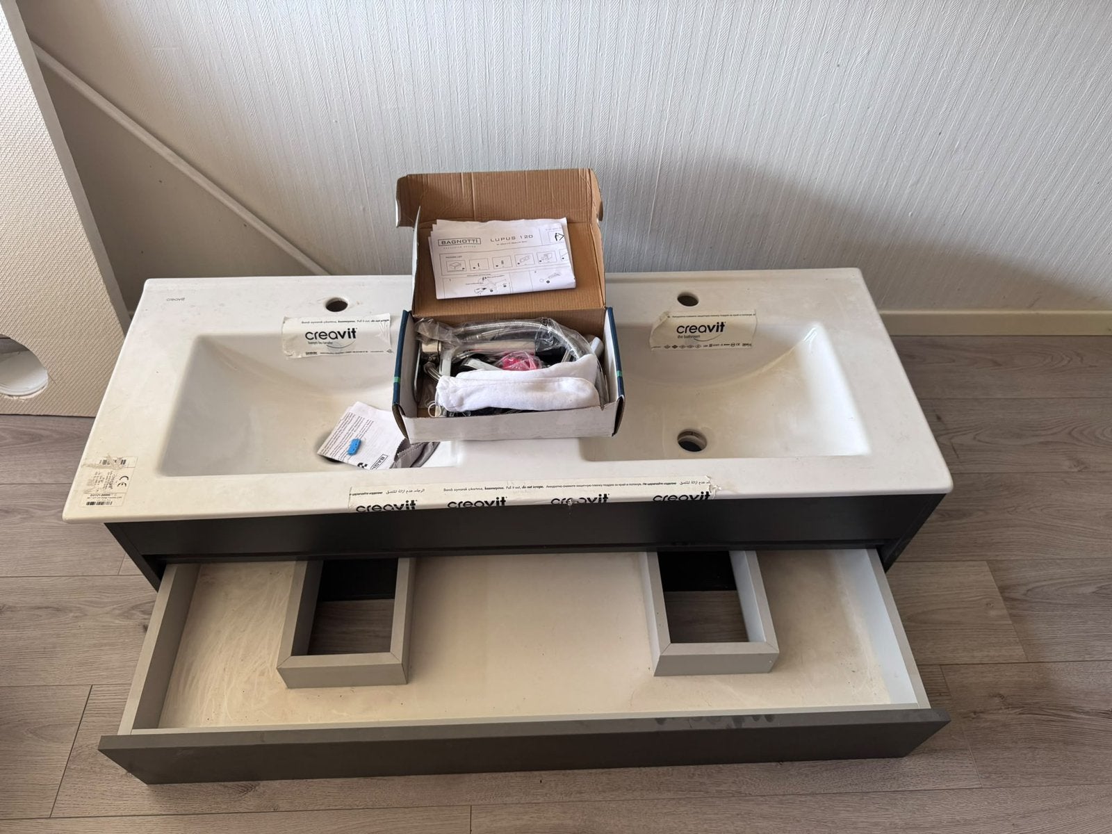 Lavabo met kranen, Huis en Inrichting, Ophalen, 100 tot 150 cm, Zo goed als nieuw, Minder dan 100 cm