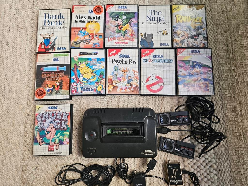 Sega master system 2 met 2 bakjes en bekabeling / kabels, Ophalen of Verzenden, Met 2 controllers, Master System, Met games