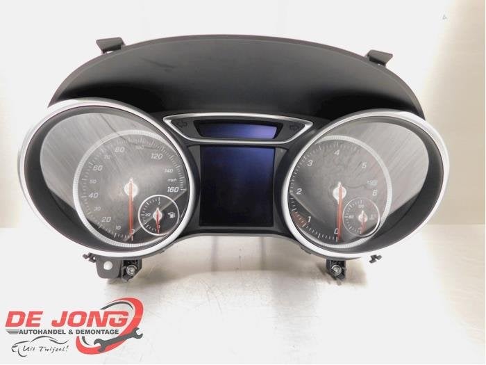 Instrument de bord d'un Mercedes CLA, 3 mois de garantie, Utilisé, -, -