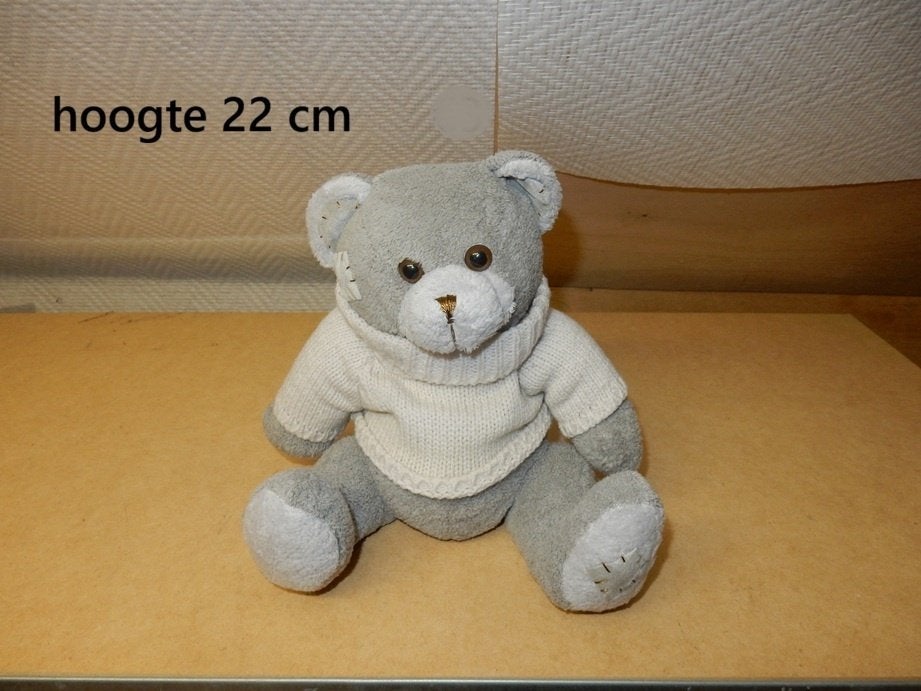 nr.176 - Knuffel beer met truitje, Ophalen of Verzenden, Grijs, Beer, Middelgroot (20 tot 80 cm)