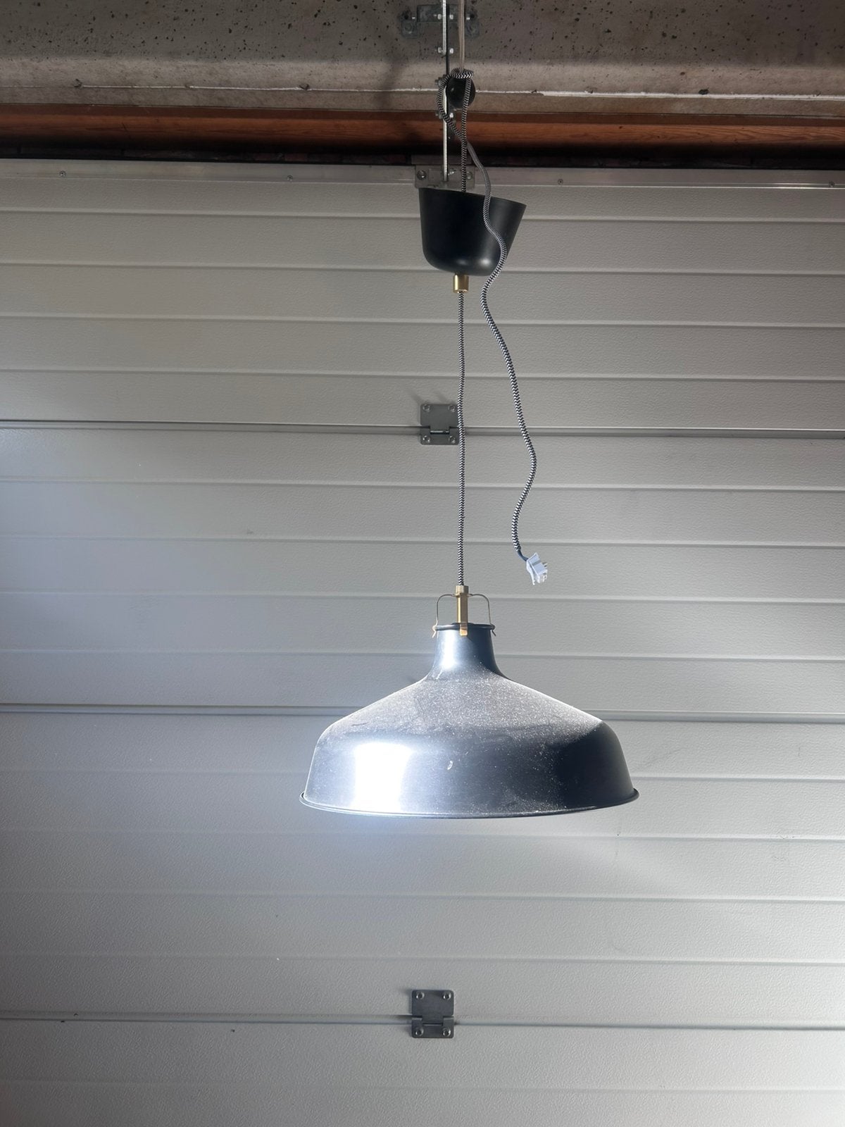 2x Zwarte industriële hanglamp met E27 fitting, Maison & Meubles, Enlèvement, Utilisé