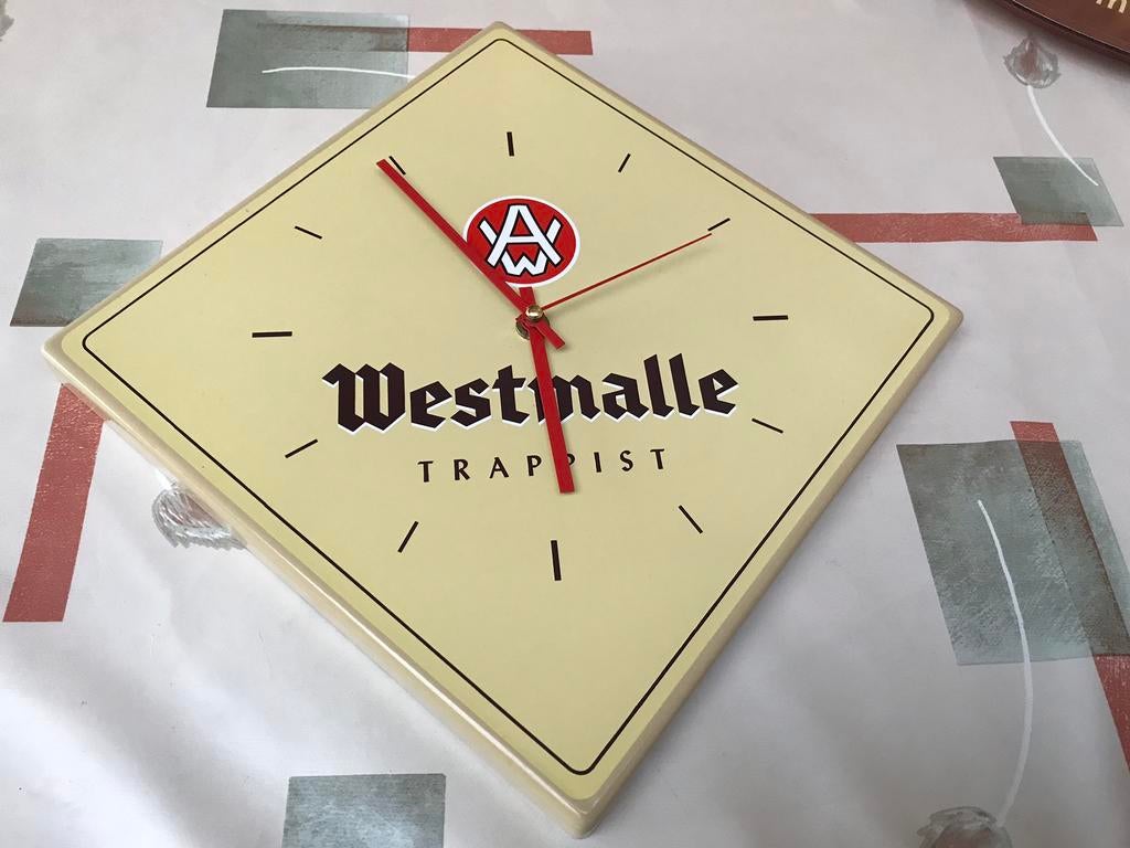 Horloge belge émaillée Westmalle, Collections, Marques & Objets publicitaires, Comme neuf, Panneau publicitaire, Enlèvement ou Envoi