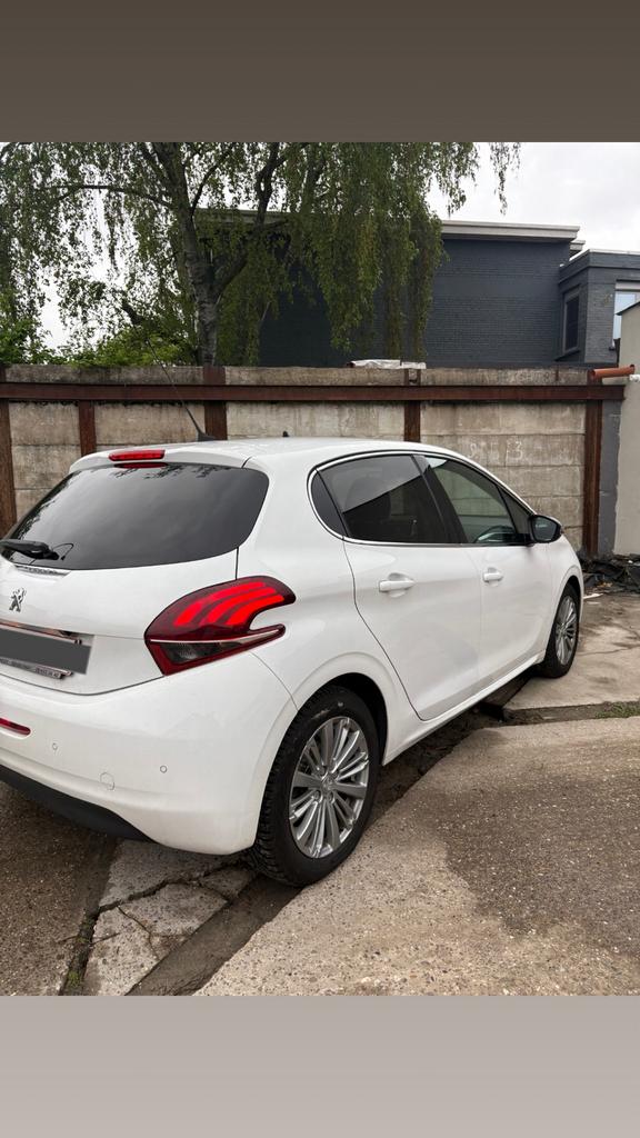 Peugeot 208 2017 1.2 benzine, Auto's, Handgeschakeld, Particulier, USB, Te koop