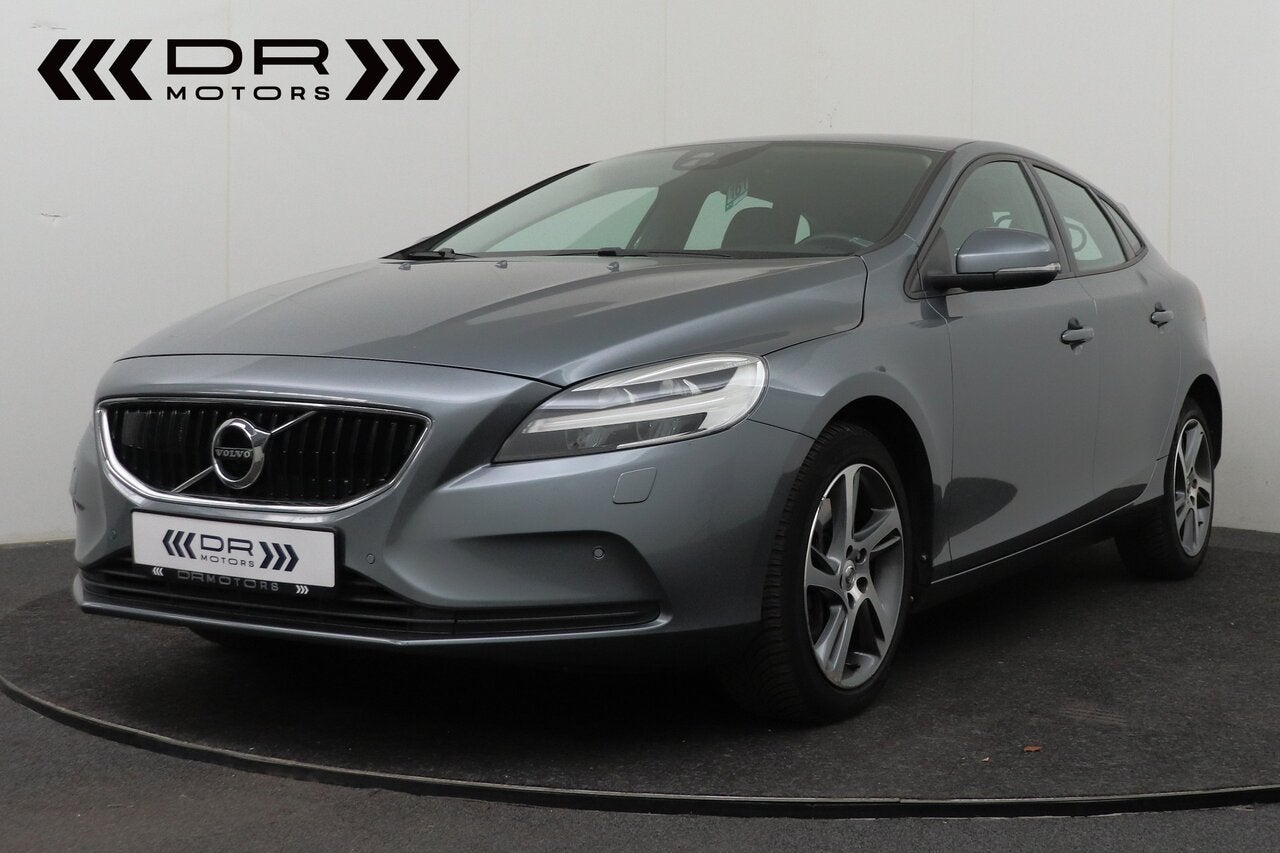 Volvo V40 MOMENTUM - CAMERA - NAVI -PARKEERSENSOREN, Autos, Volvo, 0 kg, Argent ou Gris, Achat, Euro 6