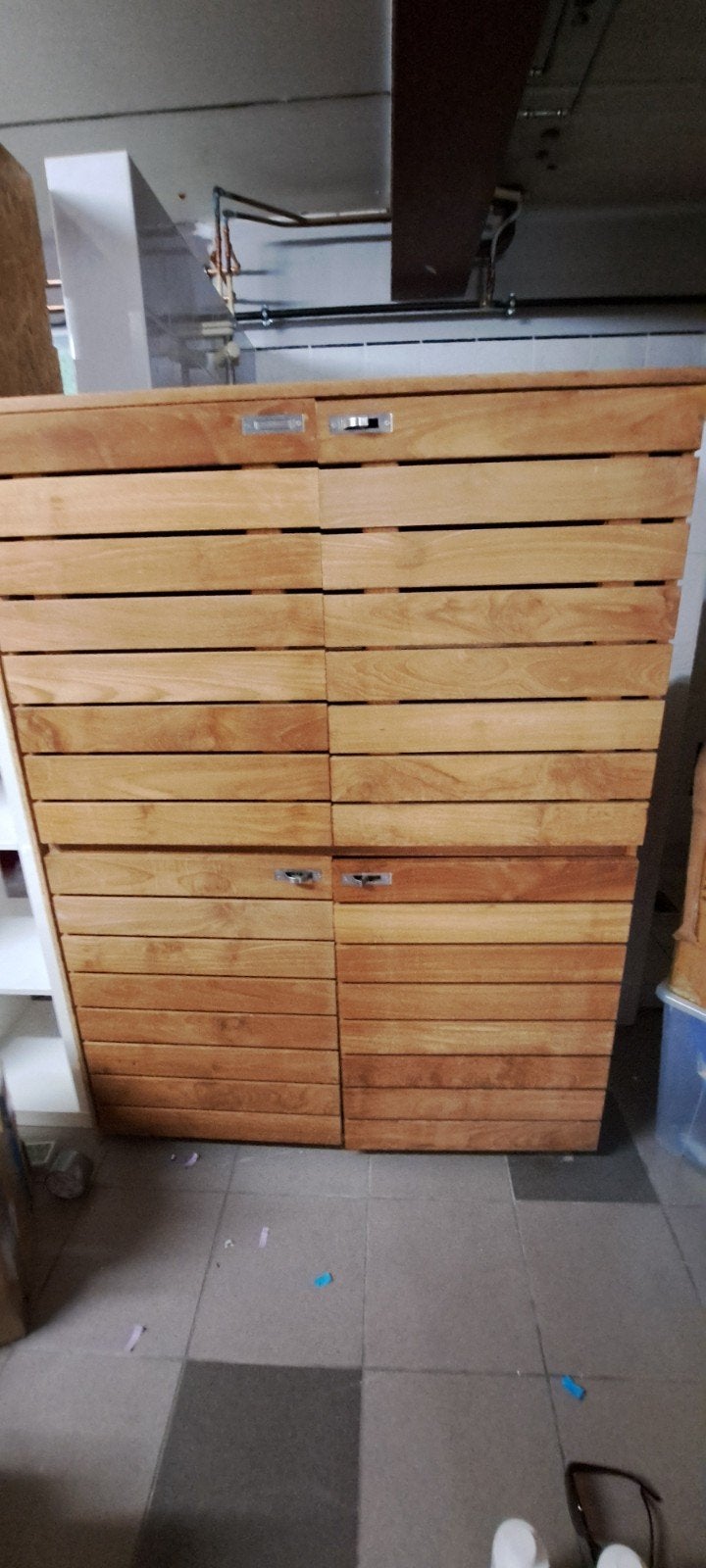 teak houten kast, Enlèvement
