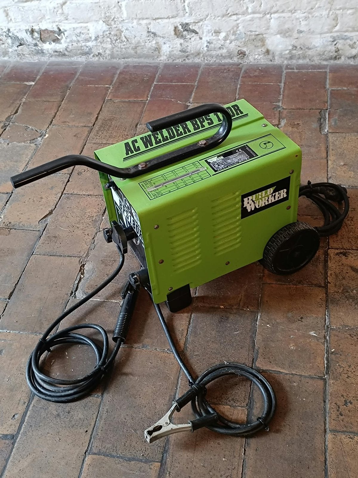 Poste à souder 180 Ampères sur roues ., Enlèvement, Neuf, 150 à 250 ampères, Électrodes