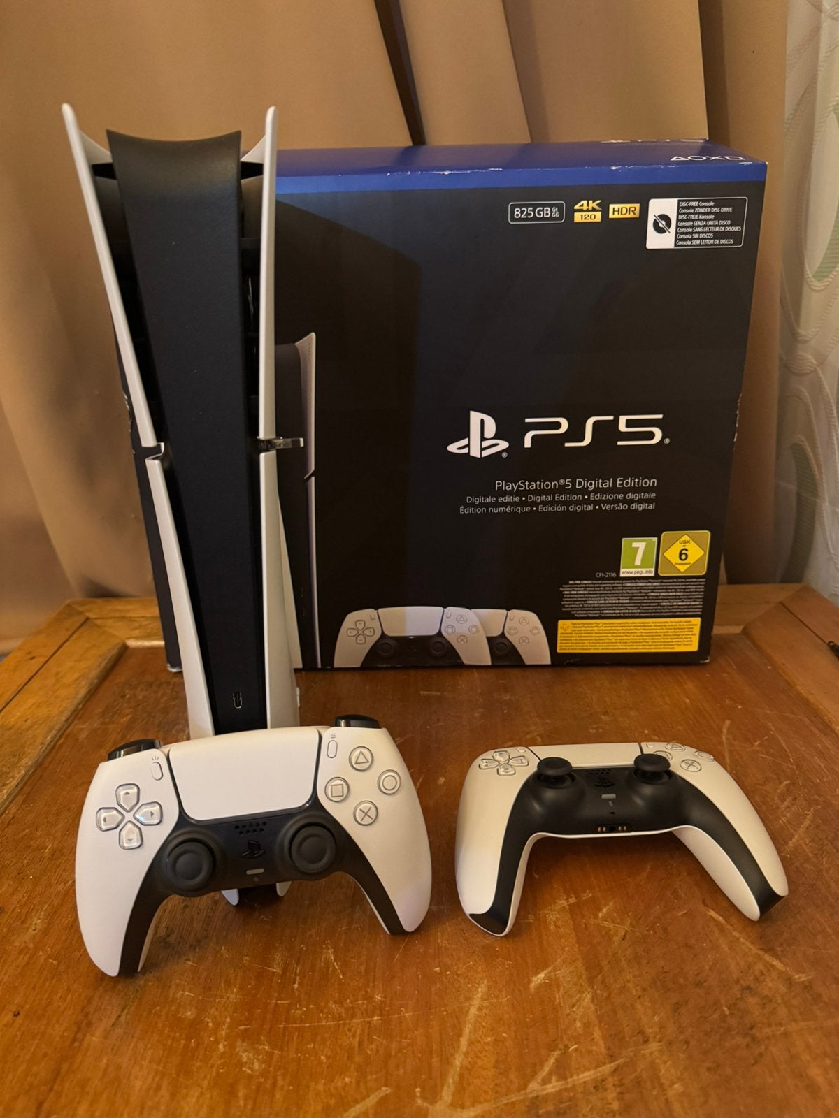 PS5 Slim Digital + 2 Controllers + 21 Mnd Garantie, 3Mnd oud, Games en Spelcomputers, Ophalen, Zo goed als nieuw