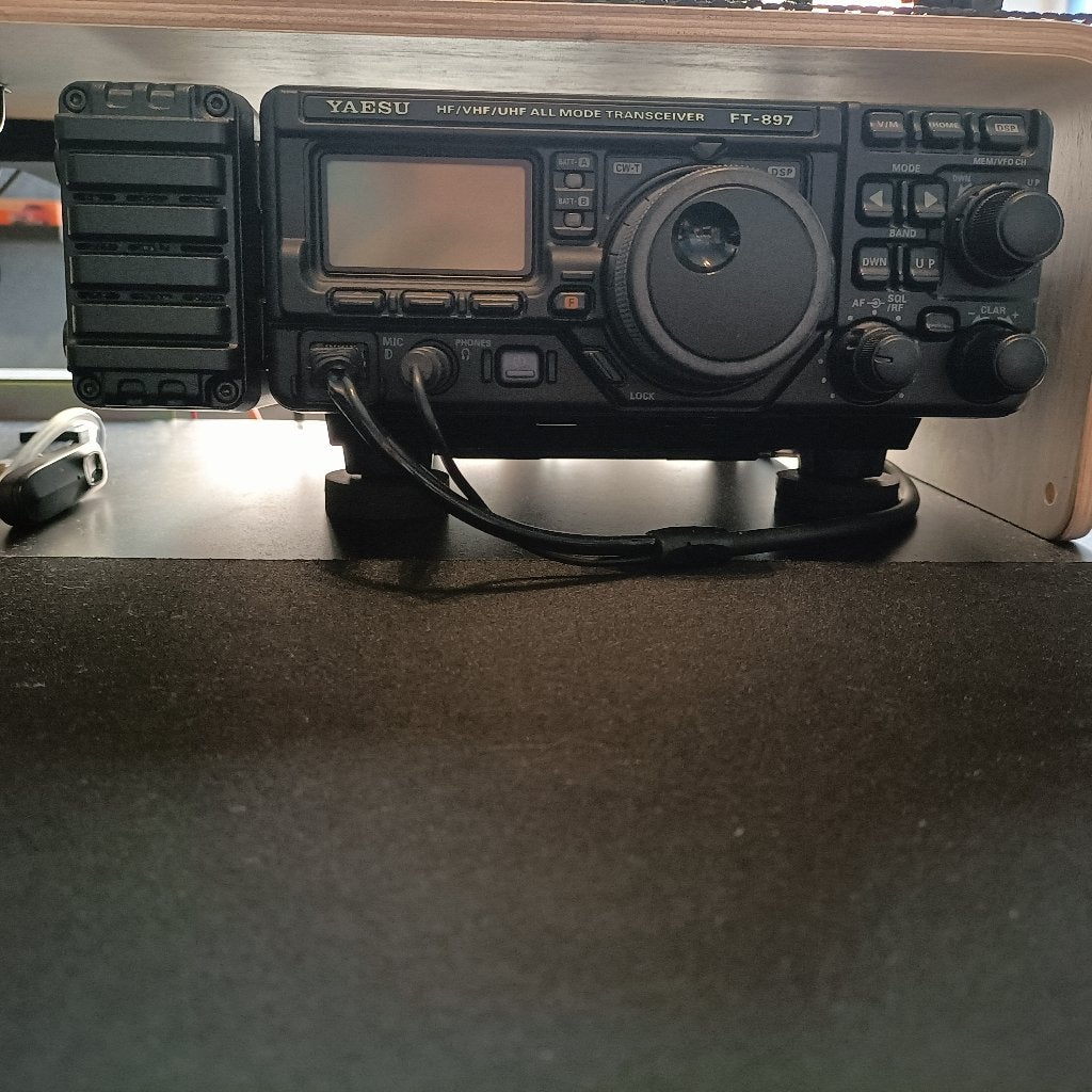 Yaesu FT897 HF/VHF/UHF +Tuner et alimentation, Télécoms, Enlèvement, Comme neuf, Émetteur et Récepteur