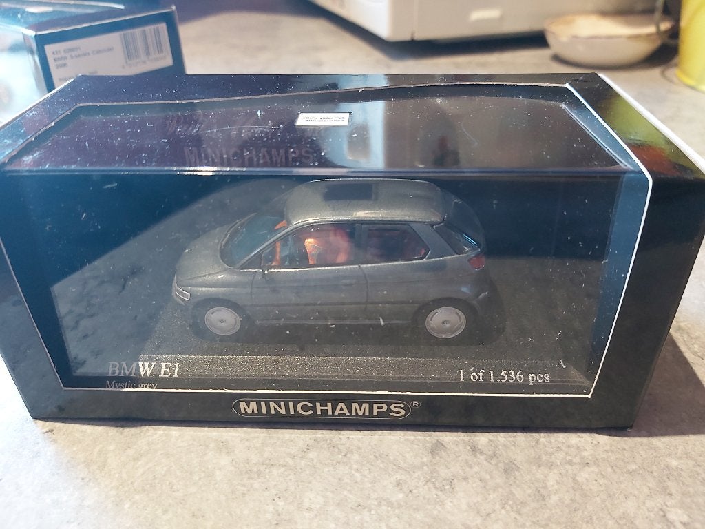Minichamps BMW E1 blue metal 1/43, Hobby & Loisirs créatifs, Enlèvement ou Envoi, Neuf, Voiture, MiniChamps
