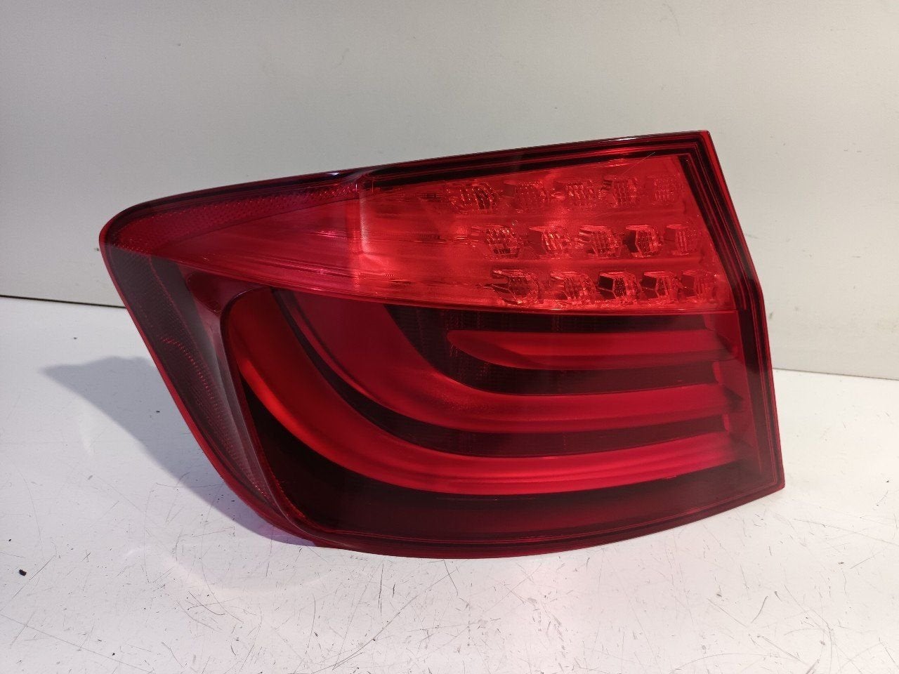 Achterlicht links buiten BMW 5 serie, Onderdelen@venauto.nl, Van der Ven Autorecycling B.V., Gebruikt, Ettenseweg 76, 4706 PB Roosendaal, The Netherlands