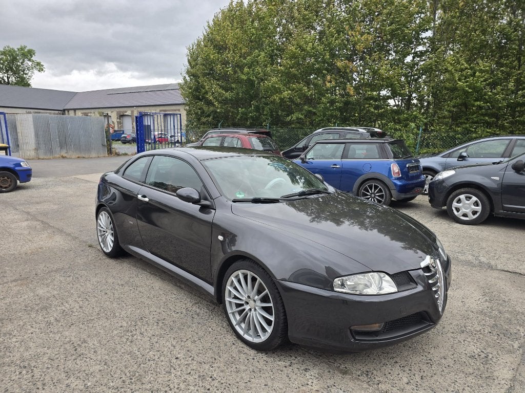 Alfa gt 2000cc essence 2004 148000km cuir clim GARANTIE, Autos, Alfa Romeo, Argent ou Gris, Achat, Entreprise, Boîte manuelle