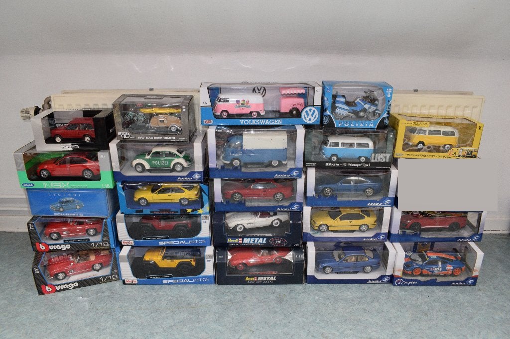 lot 22 miniatures automobile 1:18 et 1:24 neuf brocante, Enlèvement, Neuf, Burago