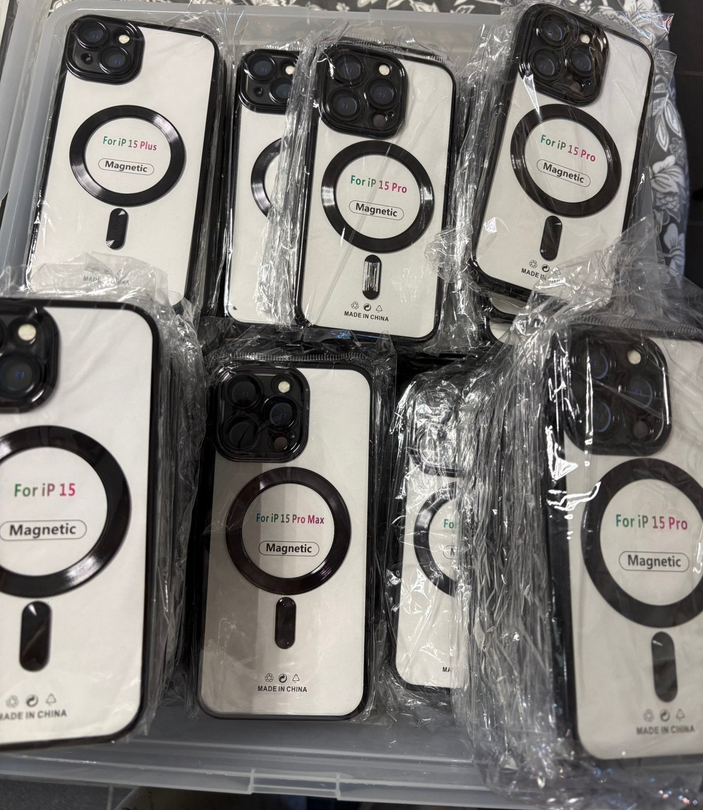 Coques noires transparentes MagSafe — Série iPhone 15, Enlèvement ou Envoi, Comme neuf, Chargement sans fil, IPhone 15