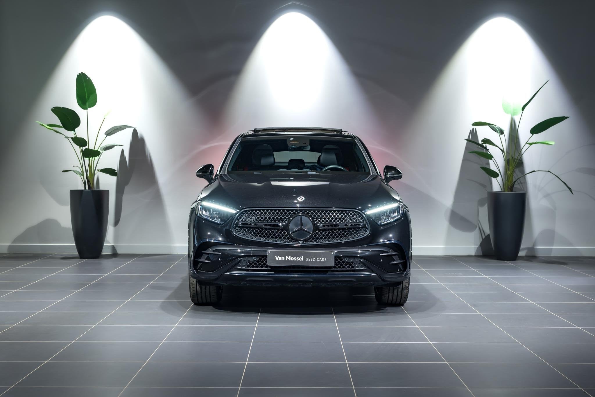 Mercedes-Benz GLC Coupé GLC 300 e 4MATIC Star Edition PANOD, Auto's, Automaat, Stof, Gebruikt, Zwart