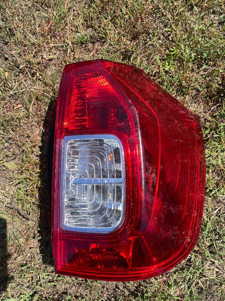 Achterlicht dacia logan rechts 265502081r, Ophalen, Gebruikt, Dacia