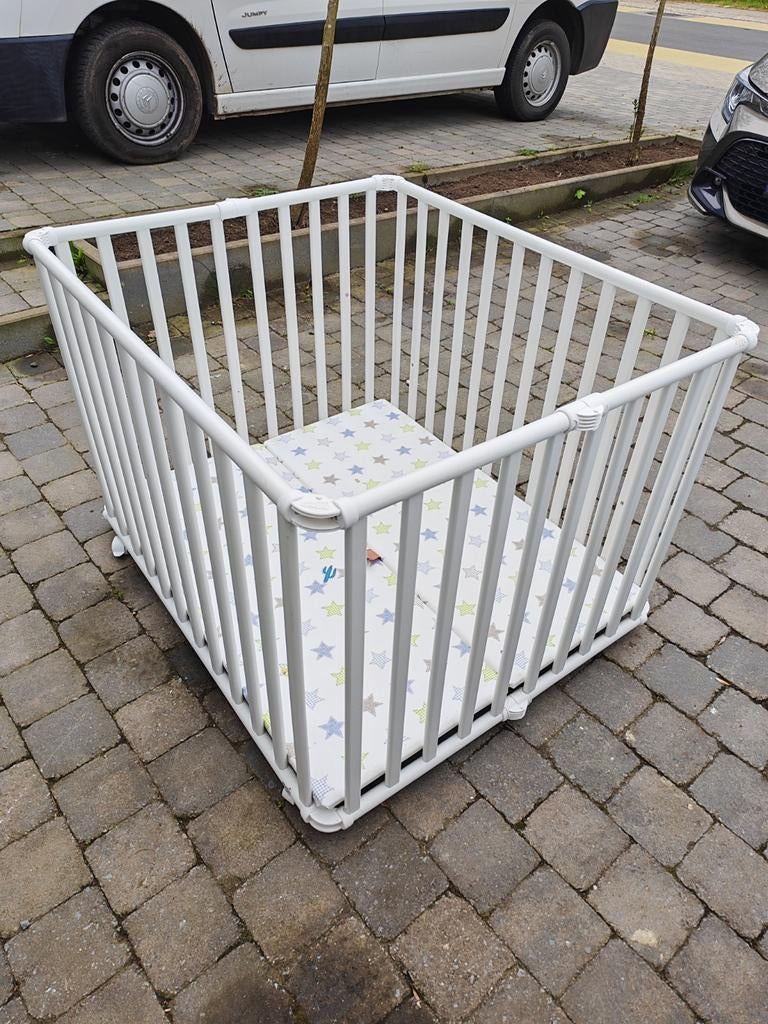 Parc bébé a 2 niveaux. Marque Geuther