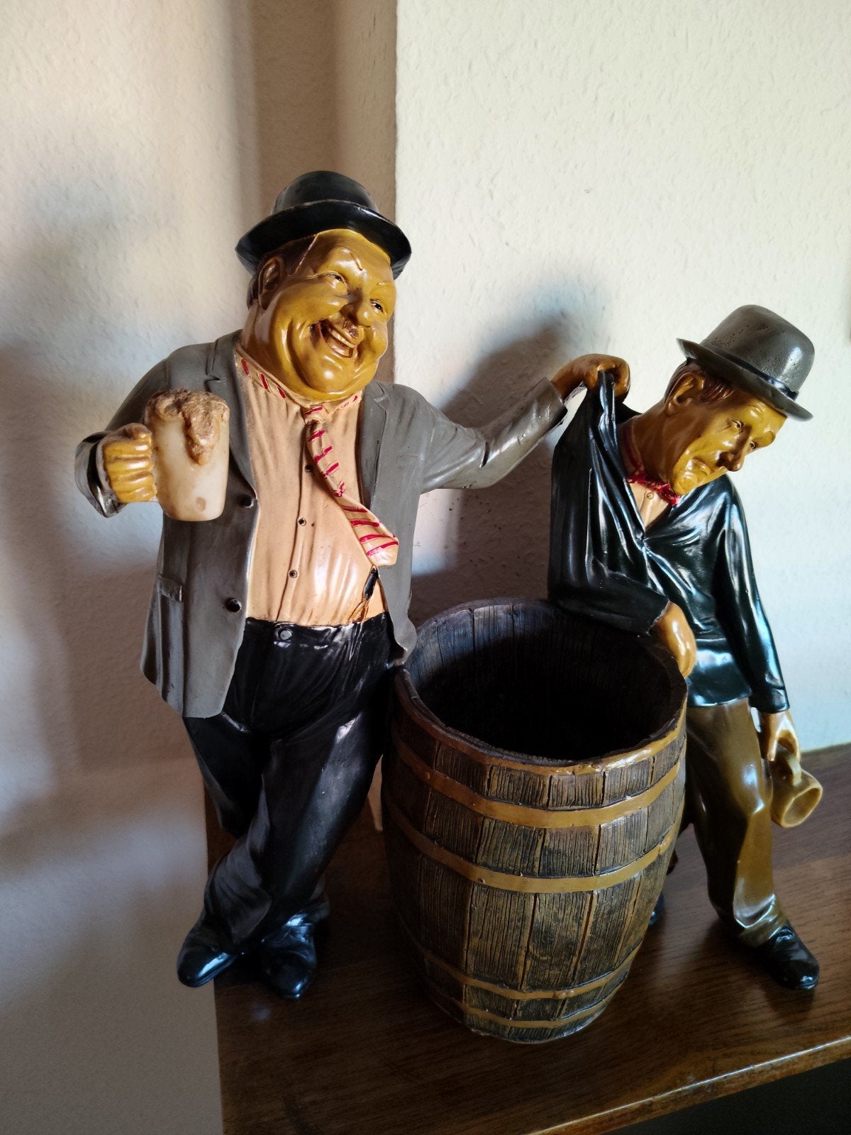 beeldje dikke en dunne, Ophalen