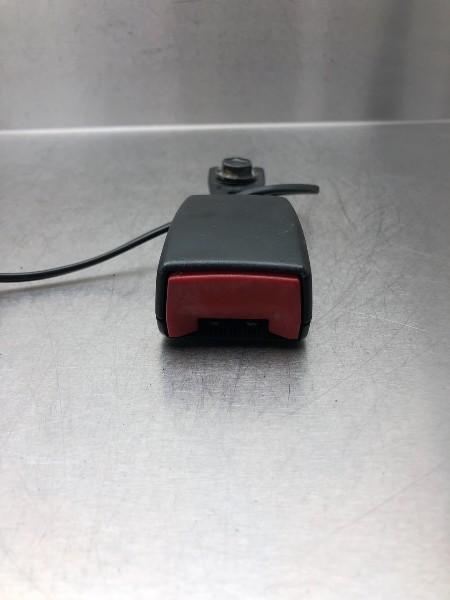 BOUCLE DE CEINTURE DE SECURITE AVANT DROIT Colt CZC, Utilisé, Mitsubishi