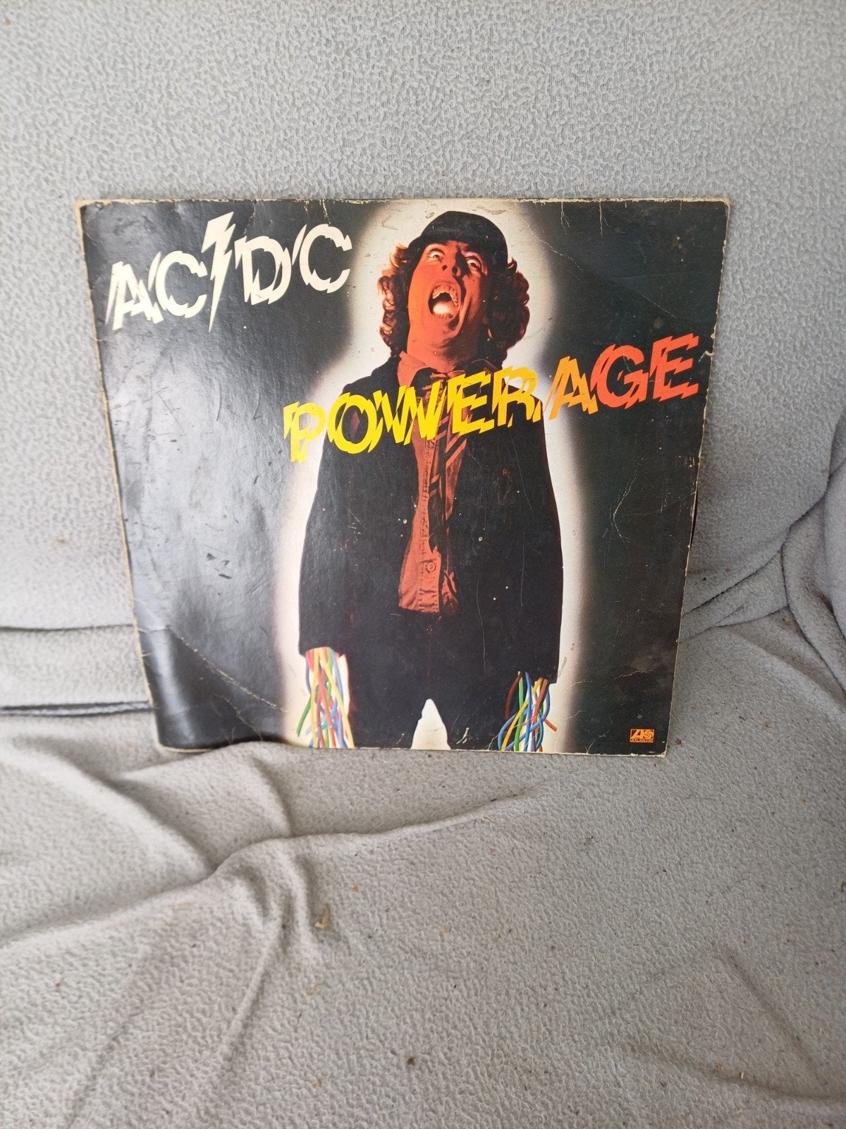 lp van acdc, CD & DVD, Enlèvement