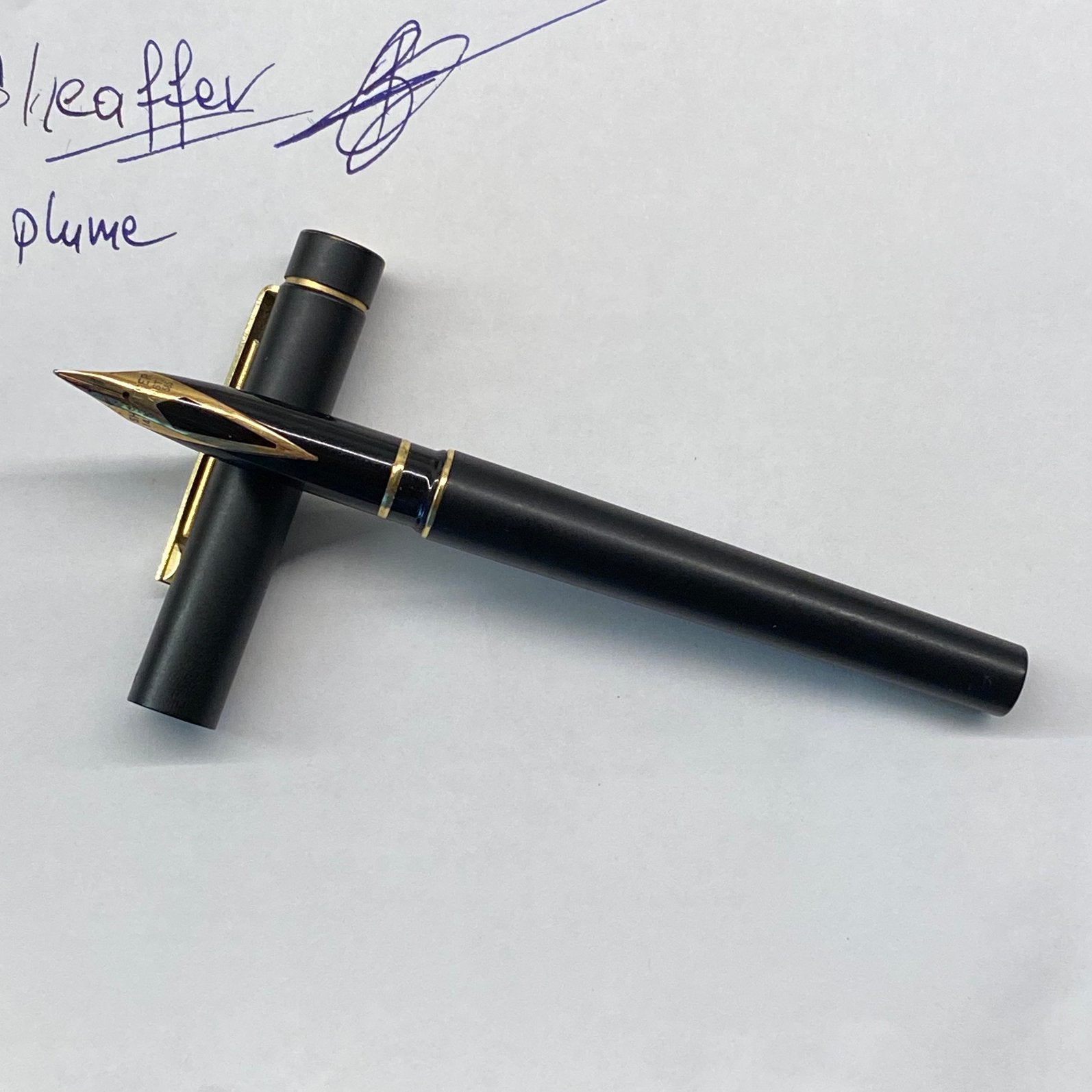 Sheaffer Targa, matzwart, 14-karaats penpunt, als nieuw, Verzamelen, Ophalen of Verzenden, Zo goed als nieuw, Sheaffer