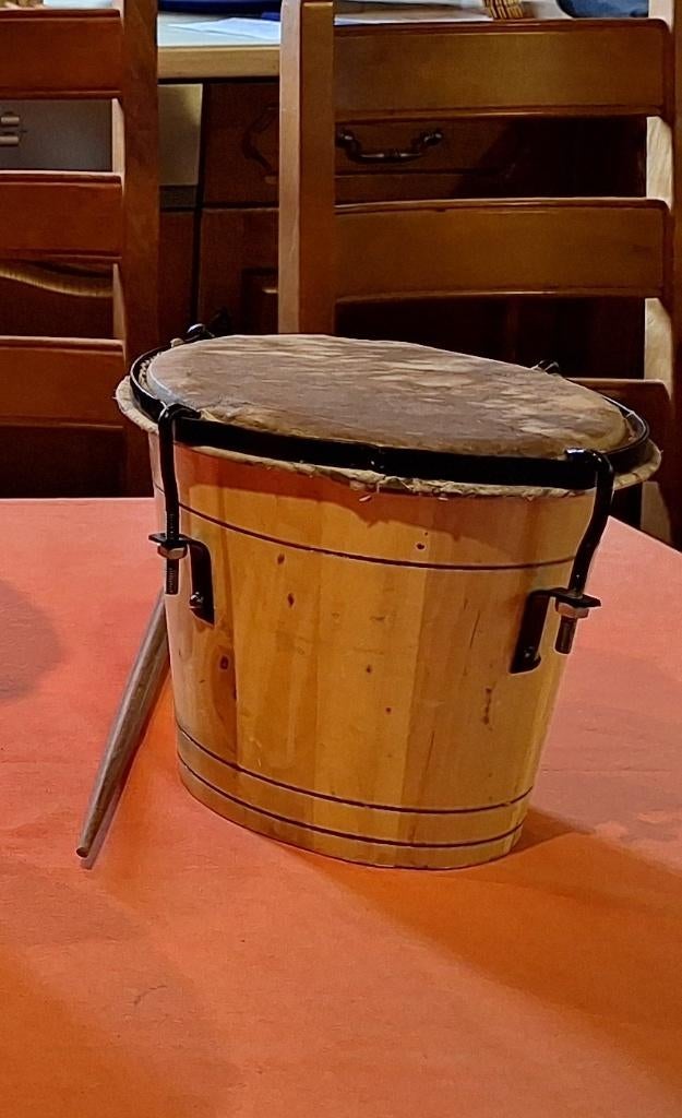 Bongo : traditionele Cubaanse handtrommel in prima staat, Muziek en Instrumenten, Percussie, Zo goed als nieuw, Trommel, Ophalen