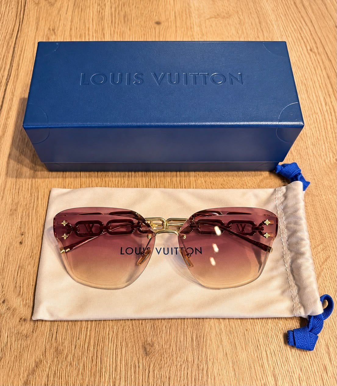 Louis Vuitton zonnebril – splinternieuw!, Handtassen en Accessoires, Ophalen, Zo goed als nieuw, Zonnebril