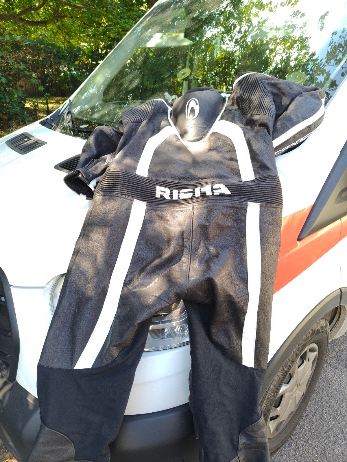 eendelig leren motorpak richa maat 58, Motoren, Ophalen