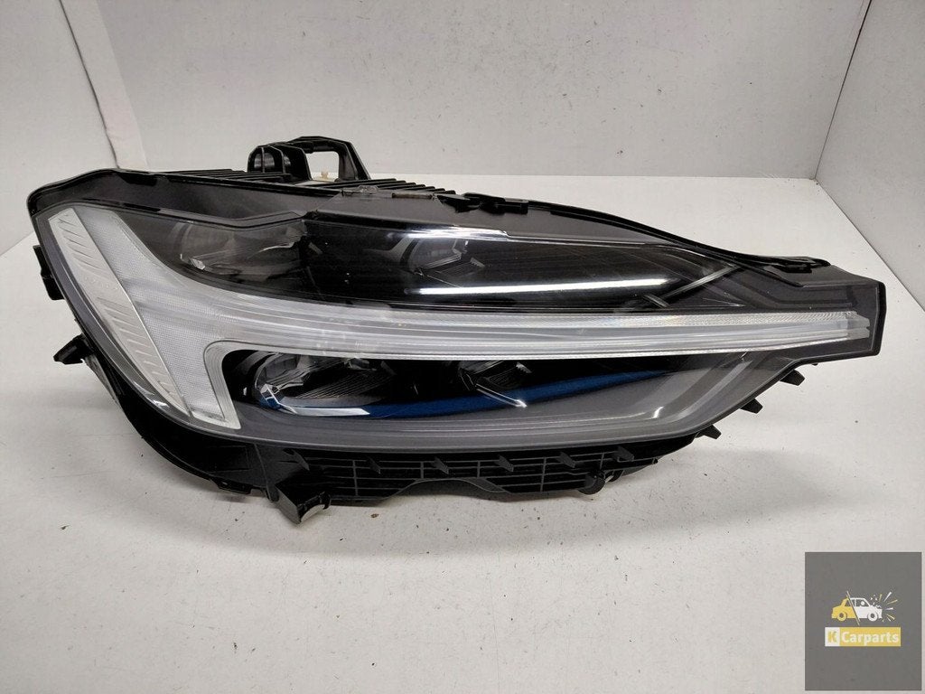 Volvo XC60 II Lift Full LED Light droit, Gunnar Engellaus vag 8
405 31  Gothenburg, SE, Info@volvocars.com, Volvo Car Corporation