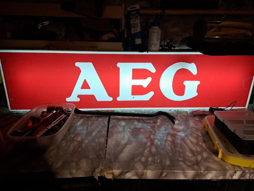 Enseigne lumineuse vintage AEG – Fonctionnelle – Déco indust, Enlèvement ou Envoi