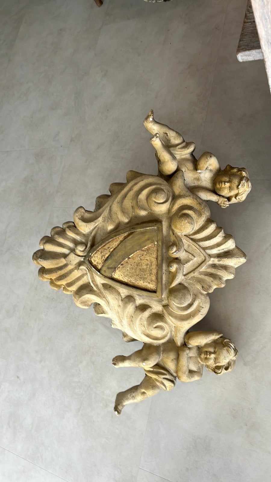 Bijzondere 80cm grote pastorij console met engelen en schild, Ophalen of Verzenden