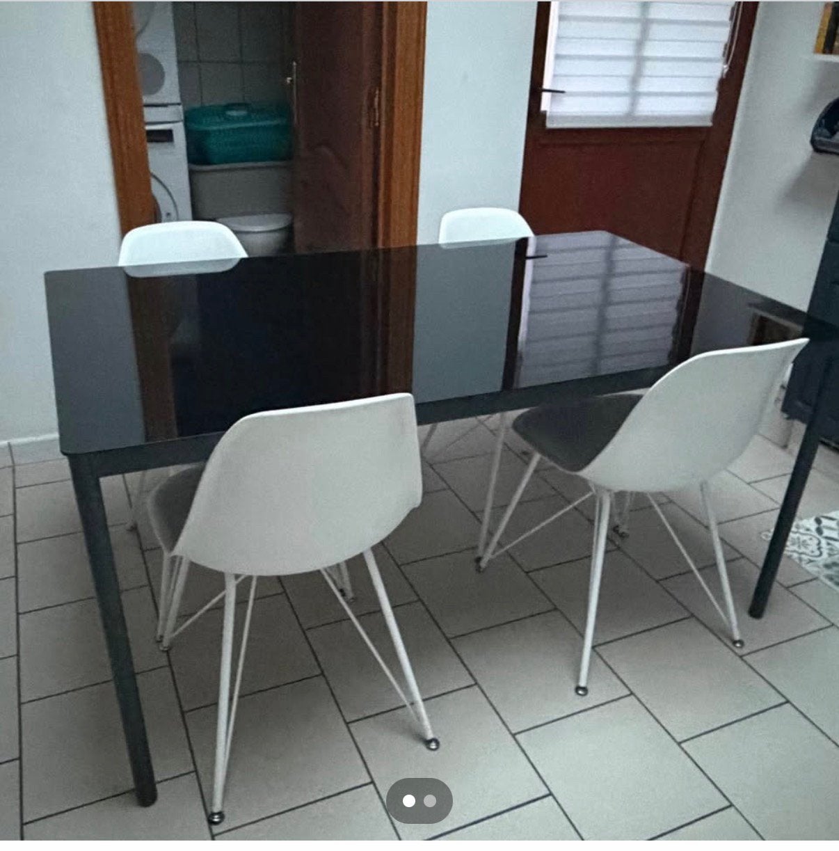 Table en verre noire + 4 chaises blanches, Maison & Meubles, Enlèvement, Utilisé, Verre