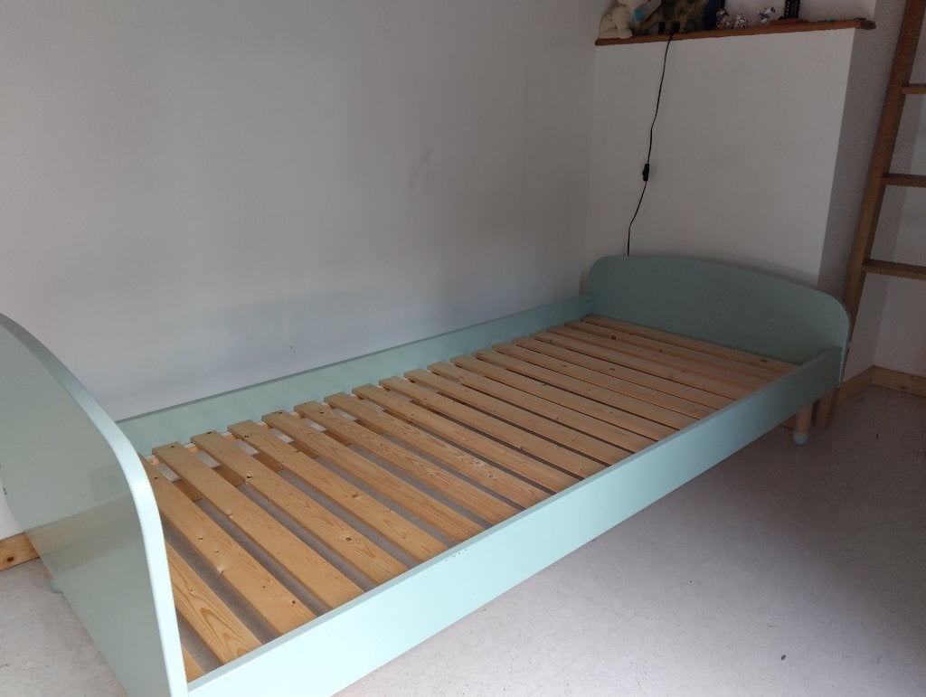 2 mintgroene bedden 90x200cm, Sommier à lattes, Enlèvement, 180 cm ou plus, 85 à 100 cm