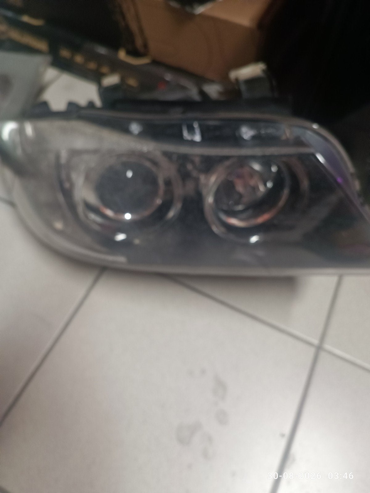 2 stuks xenon lichten vooraan (links en rechts)voor bmw  E90, Auto-onderdelen, Verzenden, Gebruikt, BMW