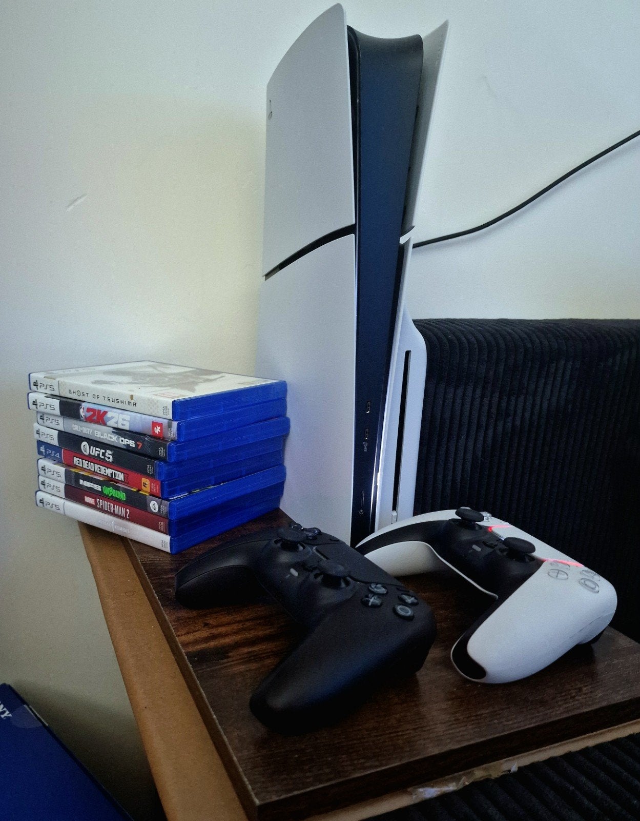 Nieuwe PS5 disc 1TB + 2 controllers + 8 games + 1j garantie, Ophalen of Verzenden