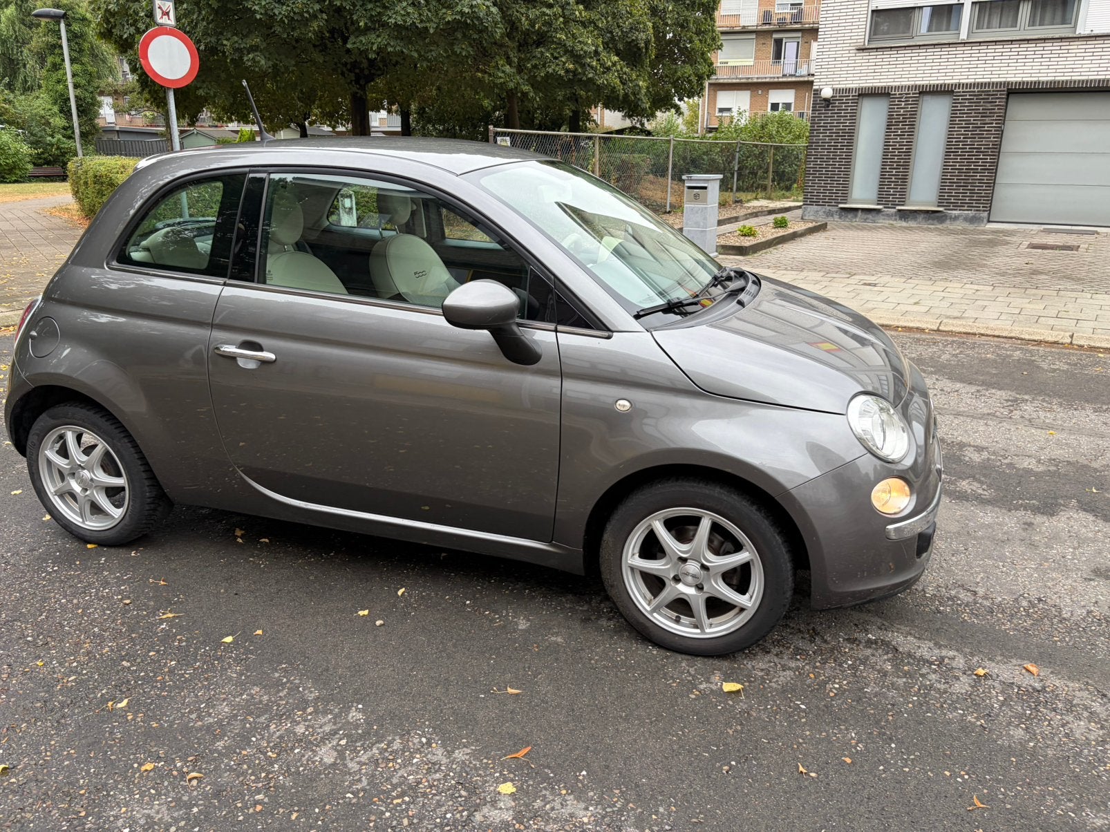 Fiat 500 1.2 benz 83000km 2015 carplay garantie, Auto's, Voorwielaandrijving, 4 cilinders, Parkeersensor, Leder en Stof