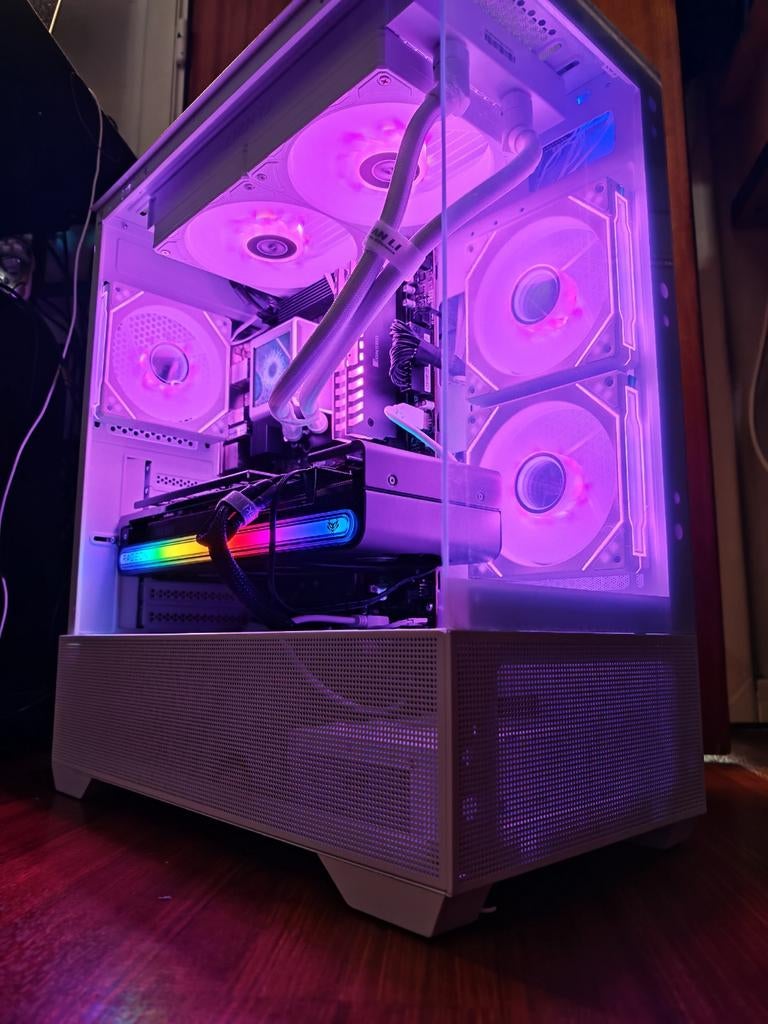 Pc blanc Ryzen 5 32gb 2tb Rx 7800xt, SSD