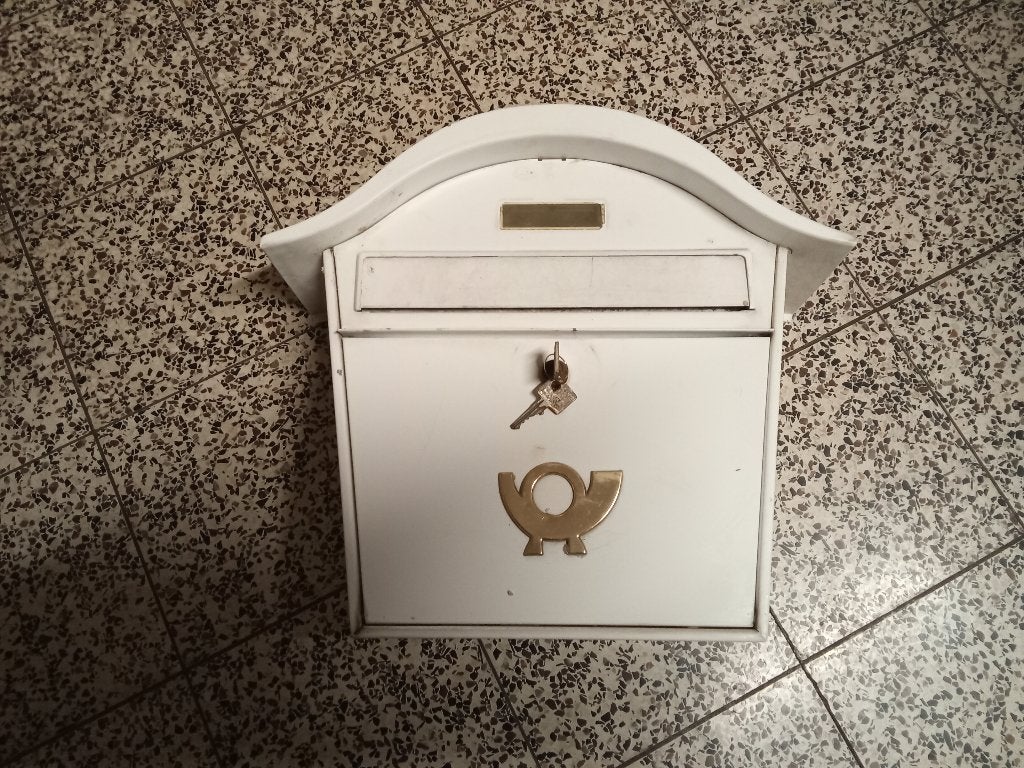 Boîtes à lettres en tôle émaillée, Enlèvement