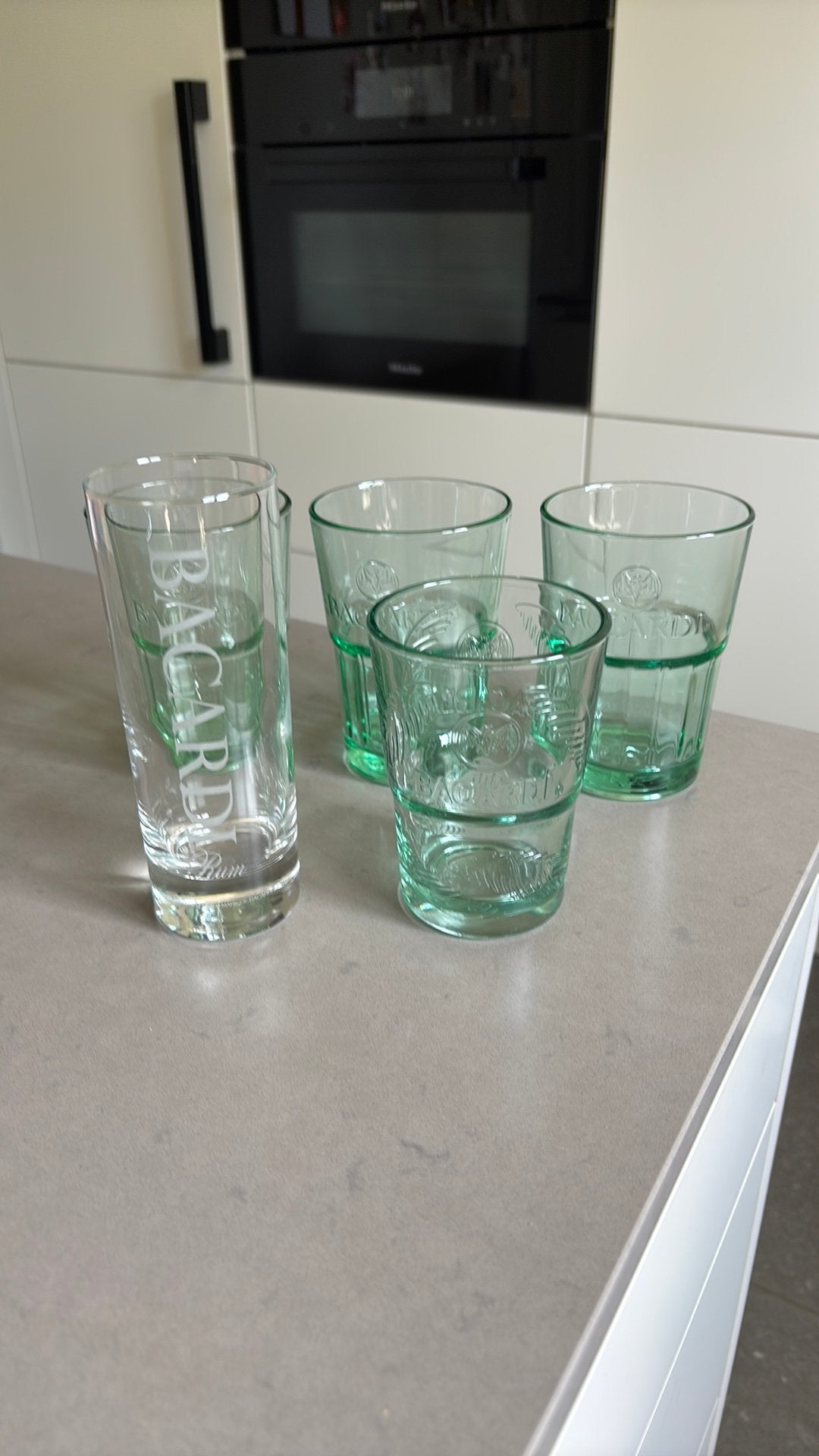 Bacardi glazen 5stuks, Ophalen of Verzenden, Zo goed als nieuw