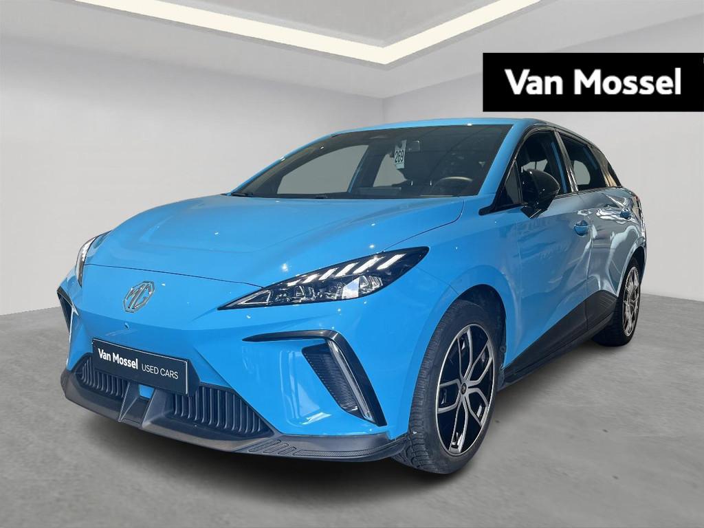 MG MG4 64 kWh Luxury, Auto's, MG, Automaat, Gebruikt, 1675 kg, Blauw