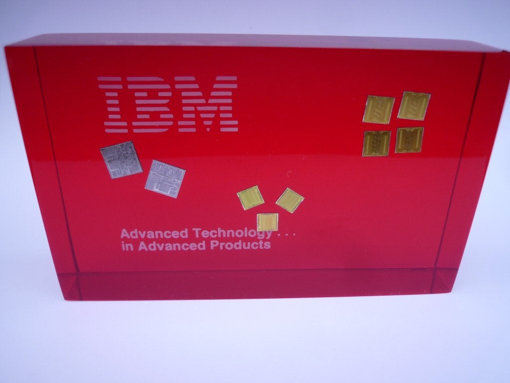 IBM-1984 Trophy-plexiglas met 9 IBM processors chips, Ophalen of Verzenden