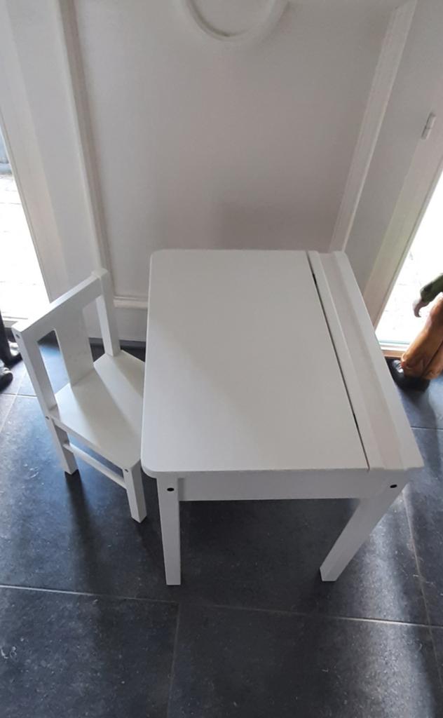 Bureau pour enfant avec chaise blanche avec compartiment de, Enfants & Bébés, Chambre d'enfant | Tables & Chaises, Enlèvement