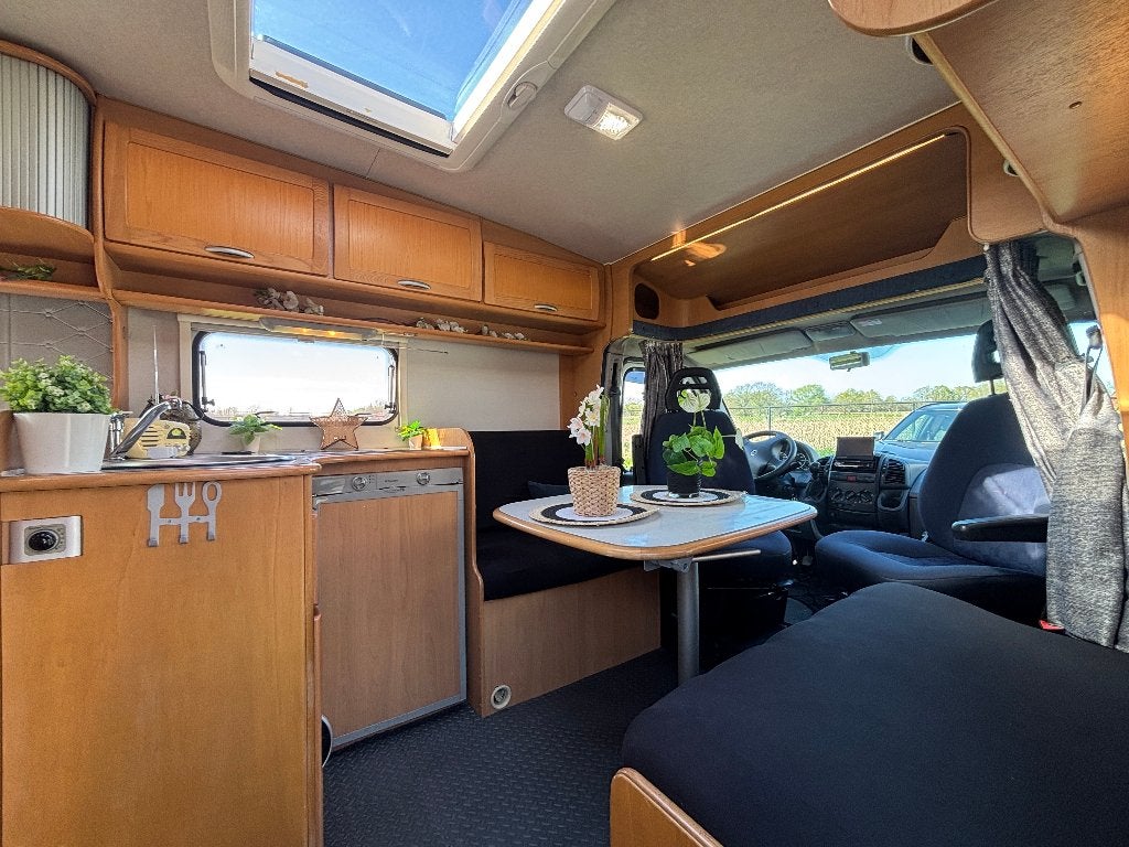 Joli MC Louis compact sur base Fiat Ducato pour 4 personnes, Jusqu'à 4, Auvent, Siège standard, Fiat