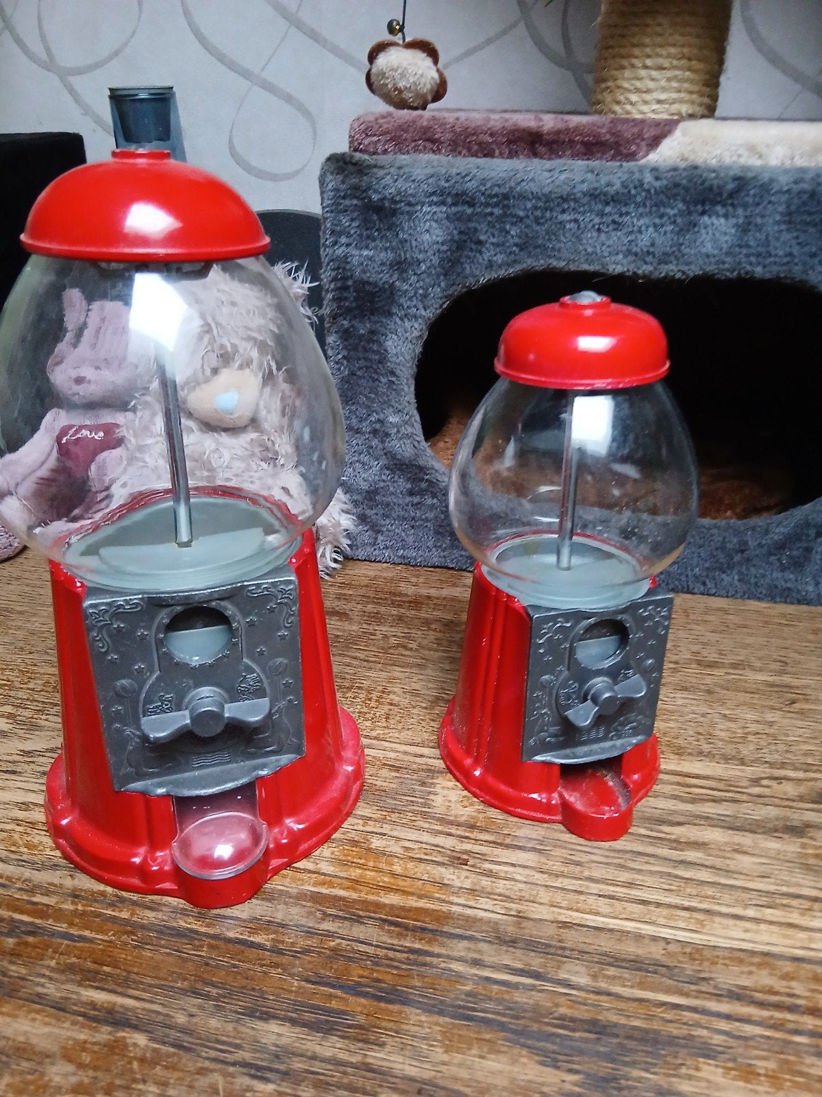kauwgomballen bakjes 2 stuks maar apart geprijsd., Ophalen, Zo goed als nieuw