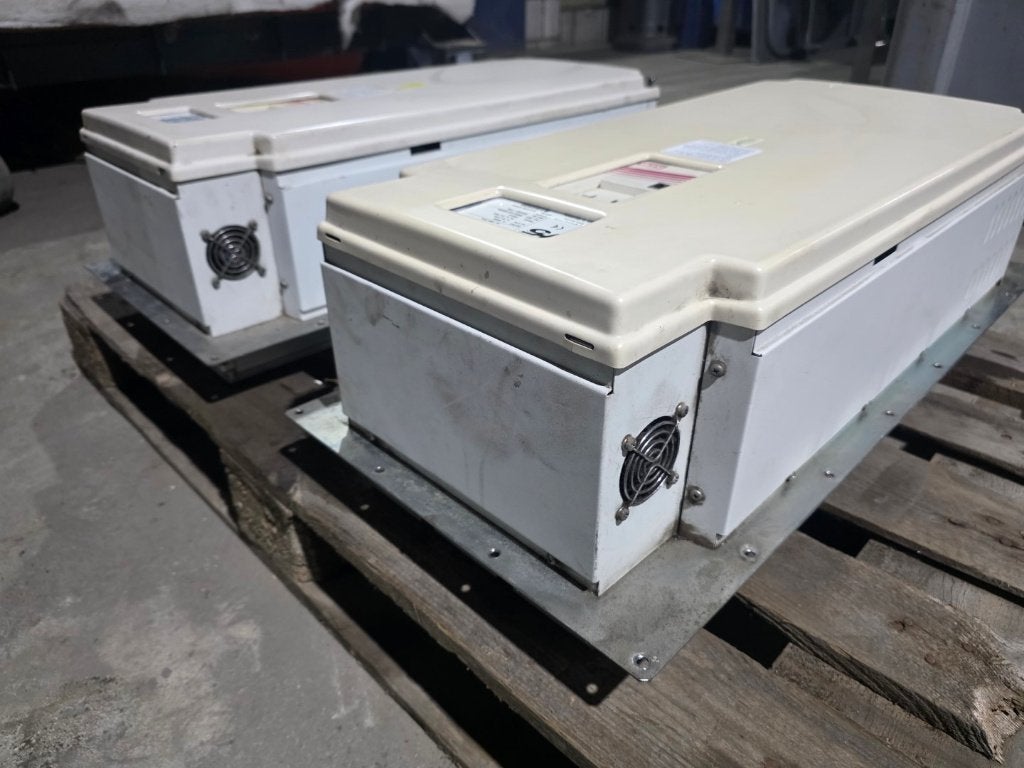 2 batteries KEB Combivert F5 28EBU-Y10H 256 kVA 200 kW 400 V, Hobby & Loisirs créatifs, Enlèvement, Utilisé